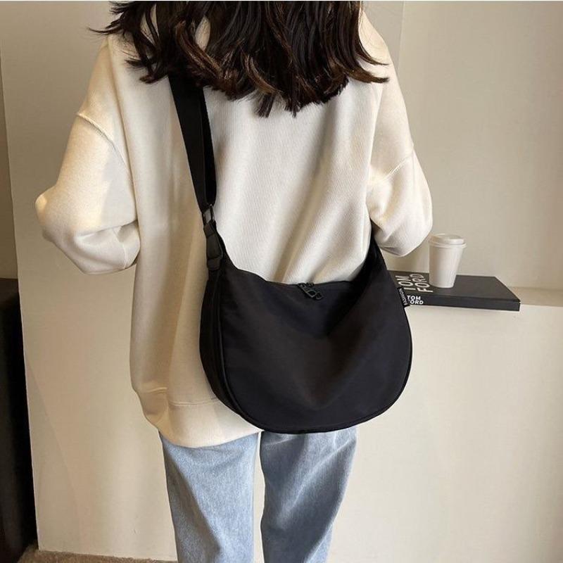 

Waterproof Oxford cloth large-capacity dumpling bag messenger bag women s niche new versatile leisure sports style shoulder A