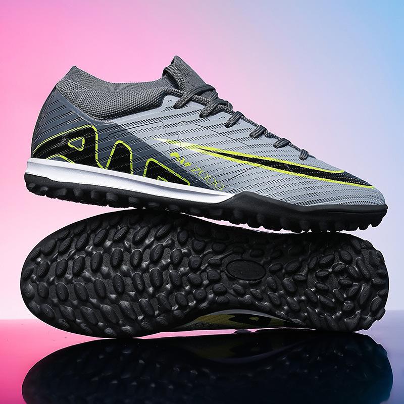 Large quantity talks about the new high-top football shoes, long nails, football shoes, broken nails, training shoes, football falcon men's models