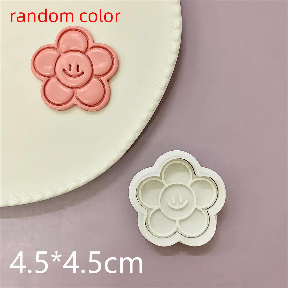 3D Cartoon Cute Animal Cookie Mold Bear Rabbit Cake Stamp Fish Mold  Love Heart Shaped Mold Baking Biscuit Cutters for Child