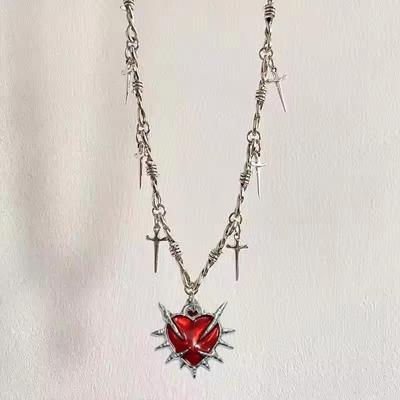 Collier Pendentif Cœur Rouge Punk Gothique Collier Chaîne Nœud d'Épine Vintage pour Femmes Hommes Hip Hop Y2K Grunge EMO Bijoux Accessoires