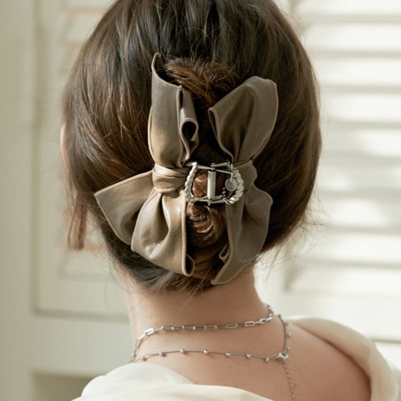 BESTY Clemence Leather Ribbon Hairclip