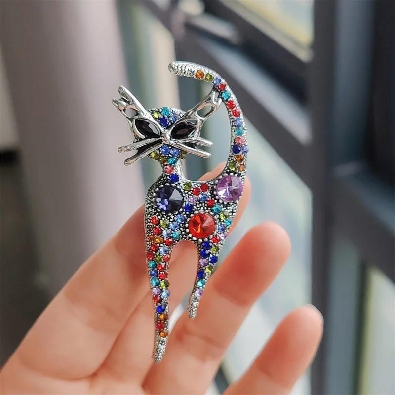 Vintage Cute Kitten Cat Brooches for Women Elegant Cat Pet Animal Brooch Lapel Pins Men Suit Clothes Accessories Birthday Gift
