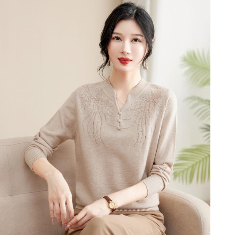 Middle-aged and elderly women's ice silk knitted shirts, mother's summer clothes on Mother's Day, new short-sleeved shirts