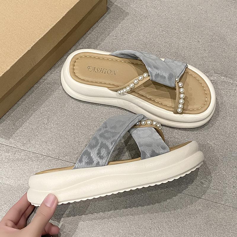 2025 spring and summer new pearl soft belt versatile temperament fashion beach wear thick-bottomed comfortable slippers