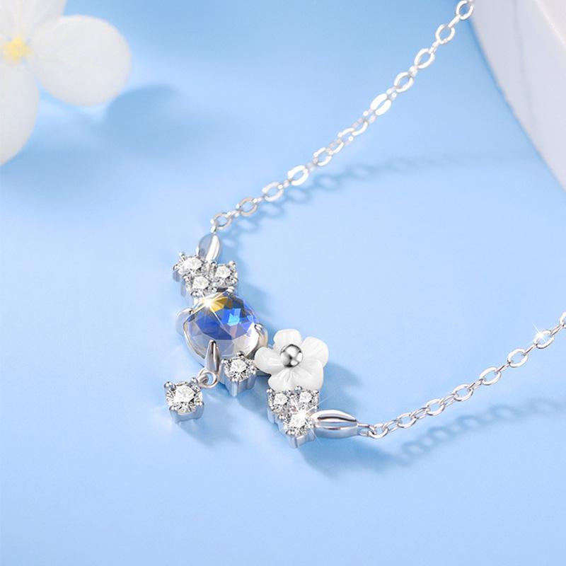Elegant Unfading Flower Necklace - High-End Clavicle Chain Gift for Women