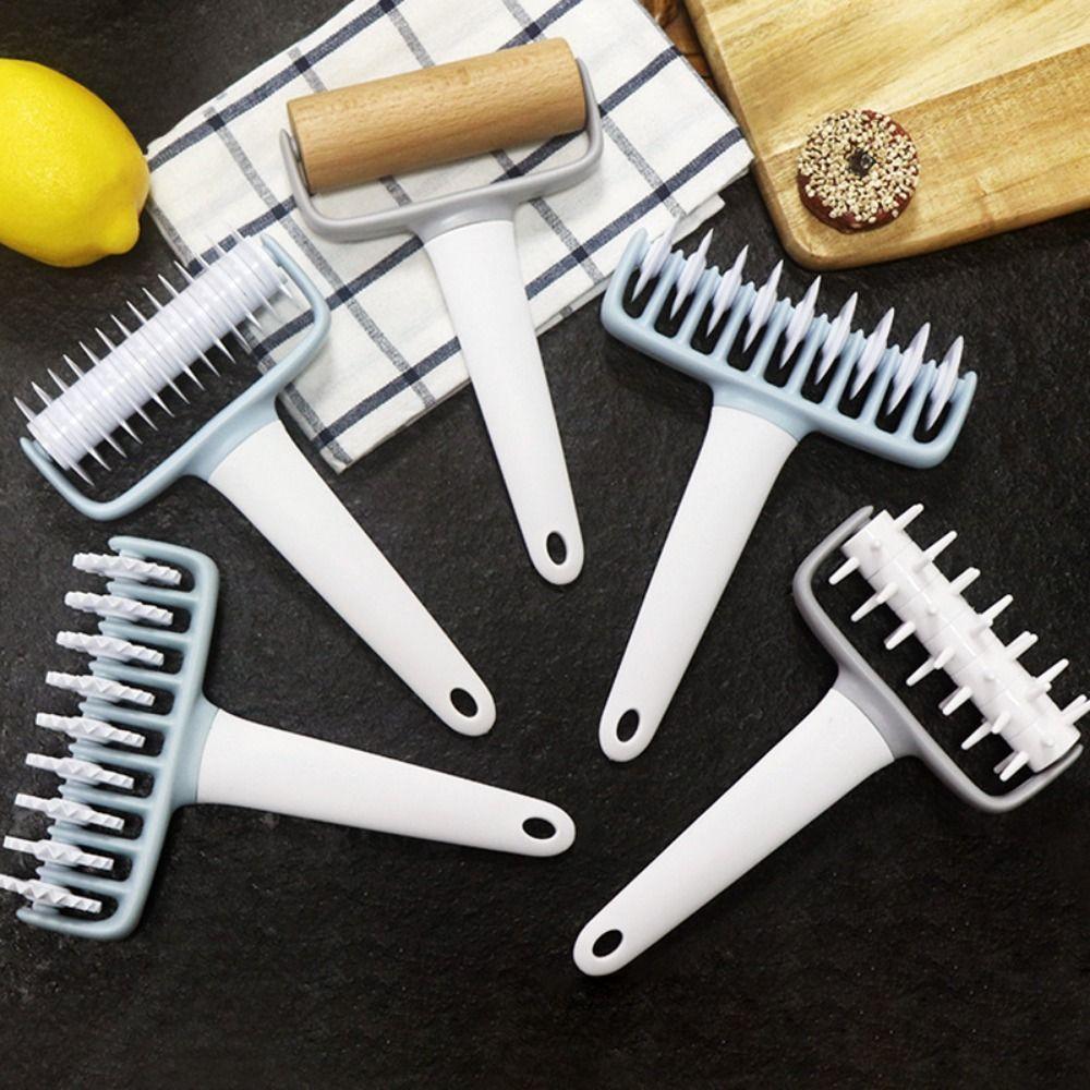 Creative Pizza Dough Docker Roller Plastic Roller Needle Pizza Puncher Embossing Design Easy Clean Pizza Docking Tool