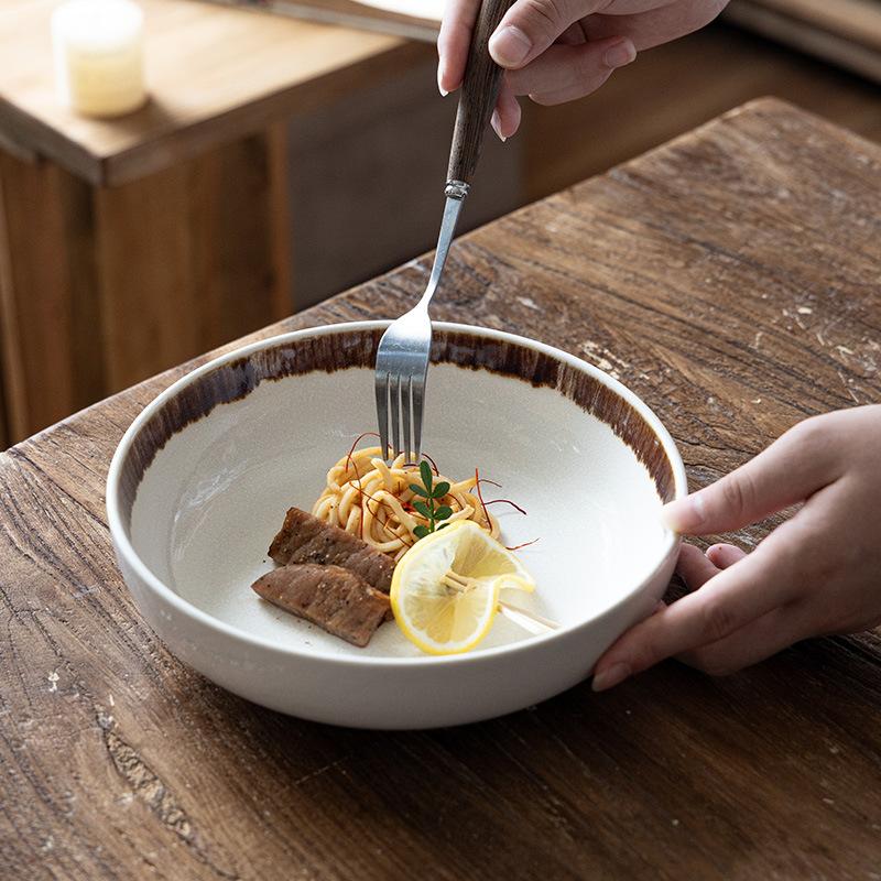 Brauner Rand Keramik Große Schüssel Haushaltsgeschirr Suppenschüssel Große Gemüseschüssel Nudelschüssel Restaurant Salatschüssel Küche Runde Schüssel
