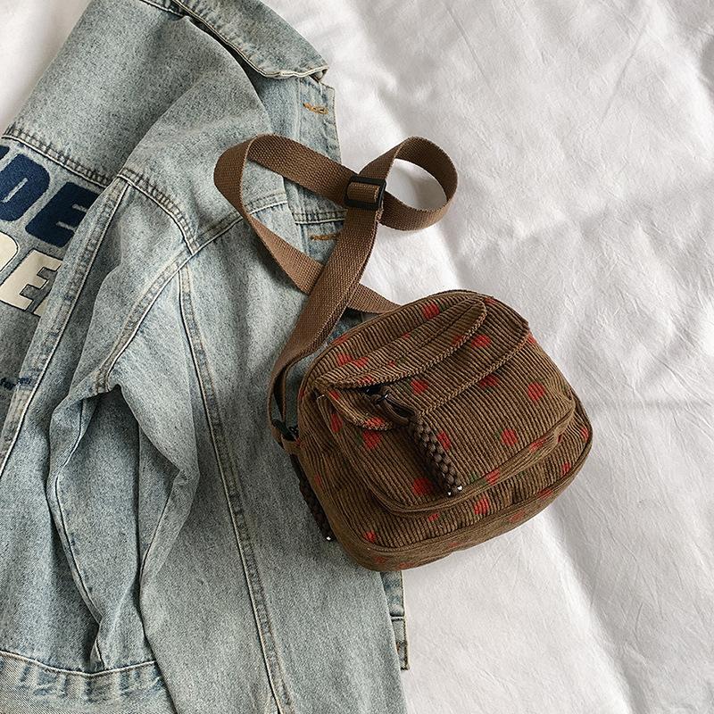 

Casual bag fashionable and foreign style versatile ins shoulder messenger bag 2025 summer casual bag multi-pocket change small square bag коричневый