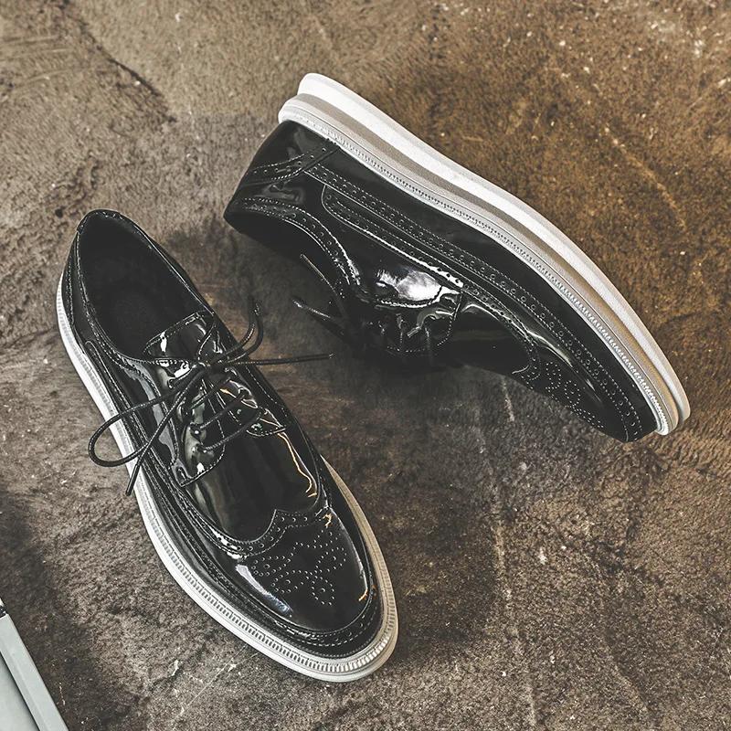 Men Patent Leather Shoes Fashion Wedding Party Dress Lace-up Bullock Derby Shoe Carving Brogue Black White Flats Footwear