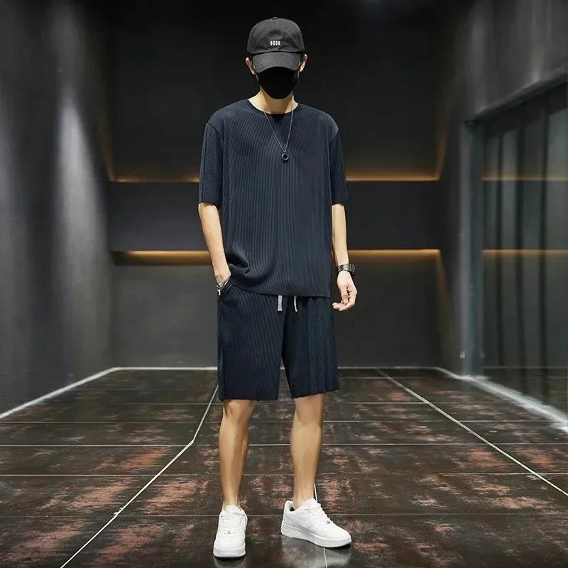 2025 Новая плиссированная футболка класса люкс с коротким рукавом японская свободная полосатая футболка с коротким рукавом и подвеской корейский тренд плиссированная футболка с круглым вырезом для мужчин 5XL 1565₽