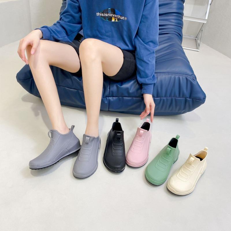 Fashion women's rain shoes comfortable and non-slip women's rain boots lightweight low-top women's rubber shoes flat water shoes