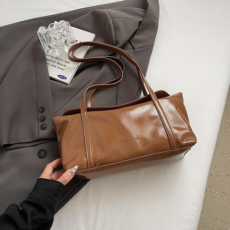 Korean version niche underarm bag women's 2025 new trendy retro portable commuter bag simple large-capacity shoulder bag