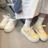 Weiße Lederplateauschuhe Damen 2025 neu runde Spitze Schnürer Sport- und Freizeit-Board-Schuhe, ein Schuh und zwei gelbe trendige