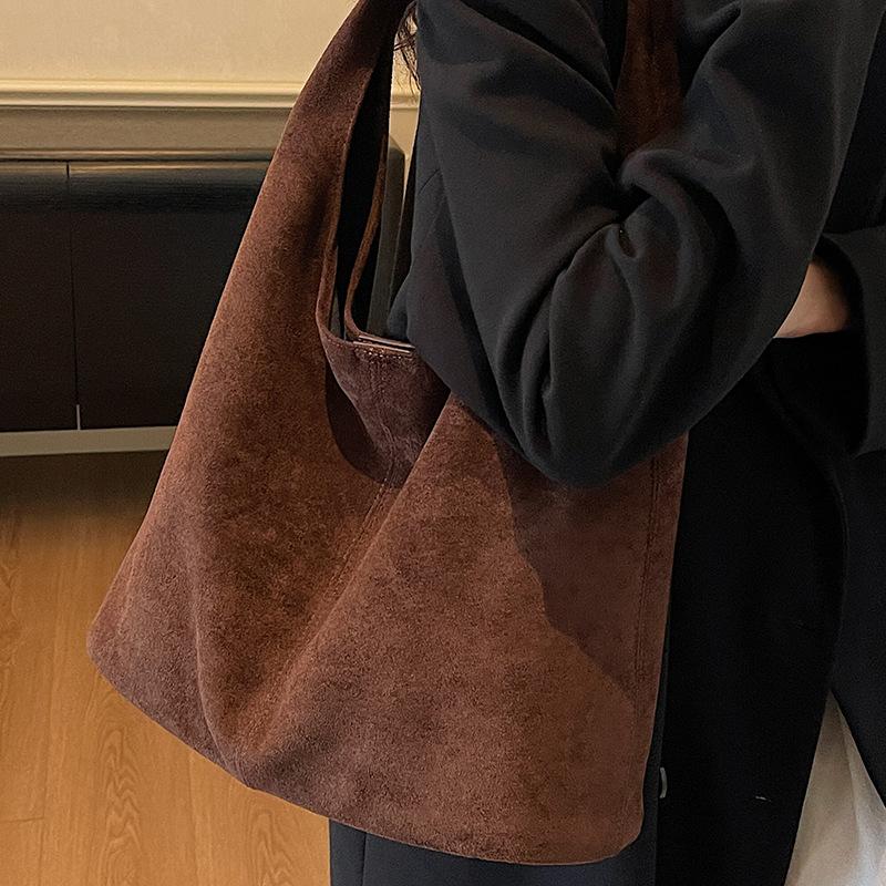 Korean Version of Matte Portable Tote Bag for Women's 2025 Autumn New Commuter High-value Fashionable Retro Underarm Shoulder Bag