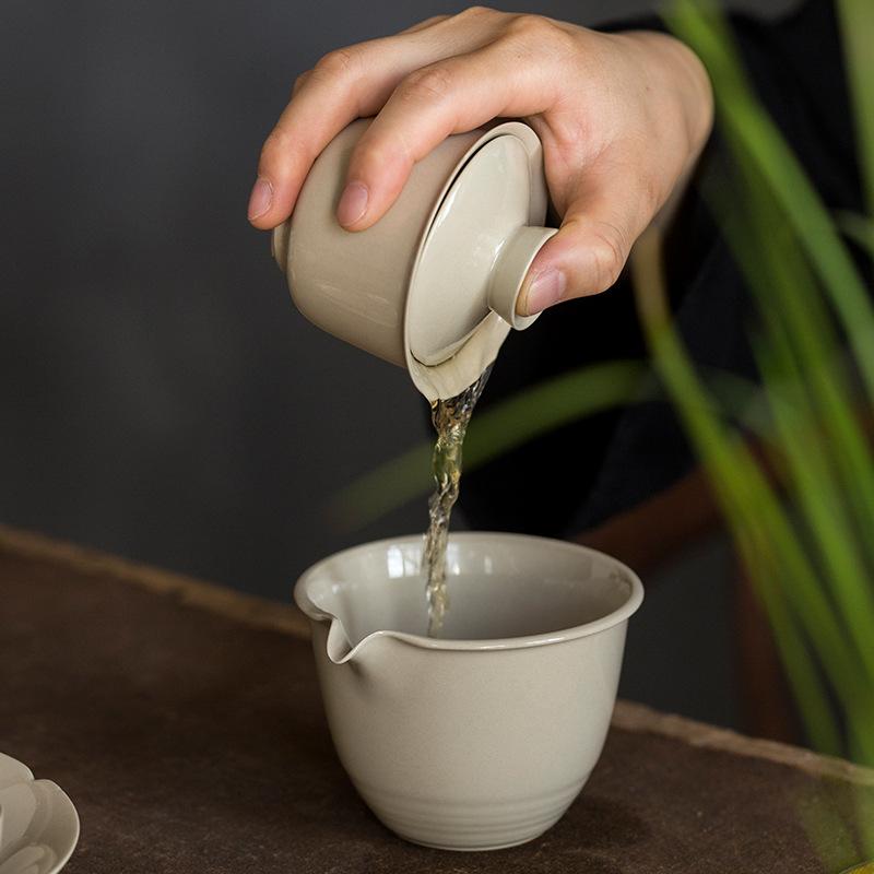 Small Sancai Cover Bowl Single Ceramic Tea Bowl Plant Ash Handmade Household Tea Brewer Kung Fu Tea Set Hand Grab Bowl