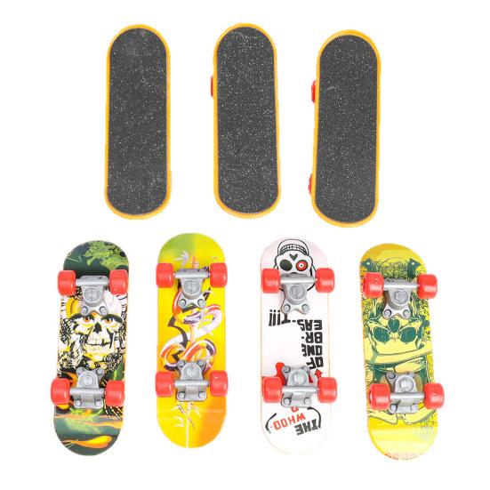 Mini Finger Skateboard Toys for Kids Boys Stress Relief Finger Toy Precision Control Finger Game for Improving Concentration And Reaction