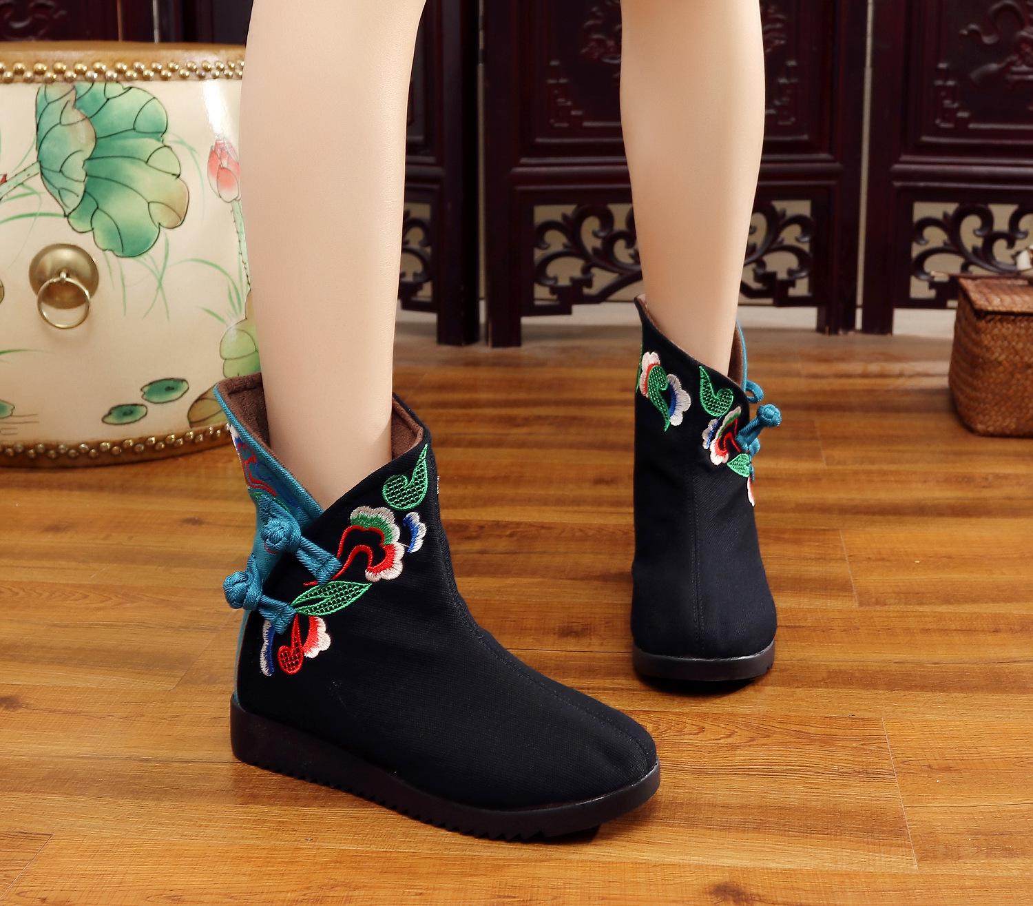 

Женские вышитые короткие сапоги - осень/зима 2020 г. в стиле ханьфу, низкий каблук, этнический узор, обувь из старой пекинской ткани. 40