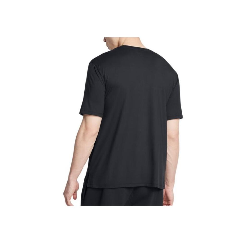 Under Armour Motion Skin-Friendly Training Lightweight Short Sleeve T-Shirt Men Tops Black 1387389-001