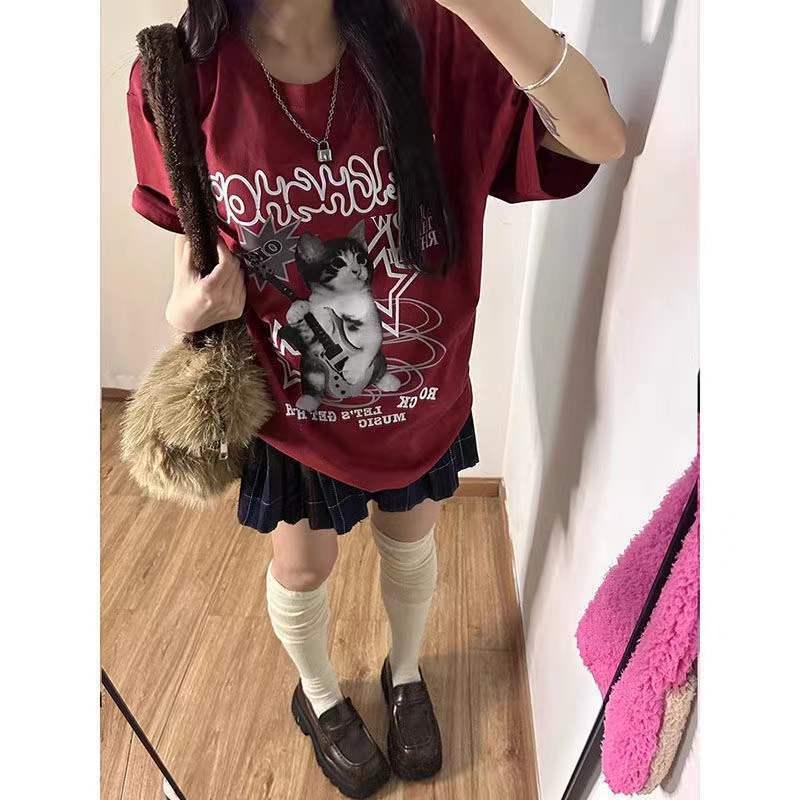 

Женская футболка бордового цвета с японской буквой, 100% хлопок, короткий рукав, стиль колледжа, летняя мода 2024, свободный крой. M (up to 50kg)