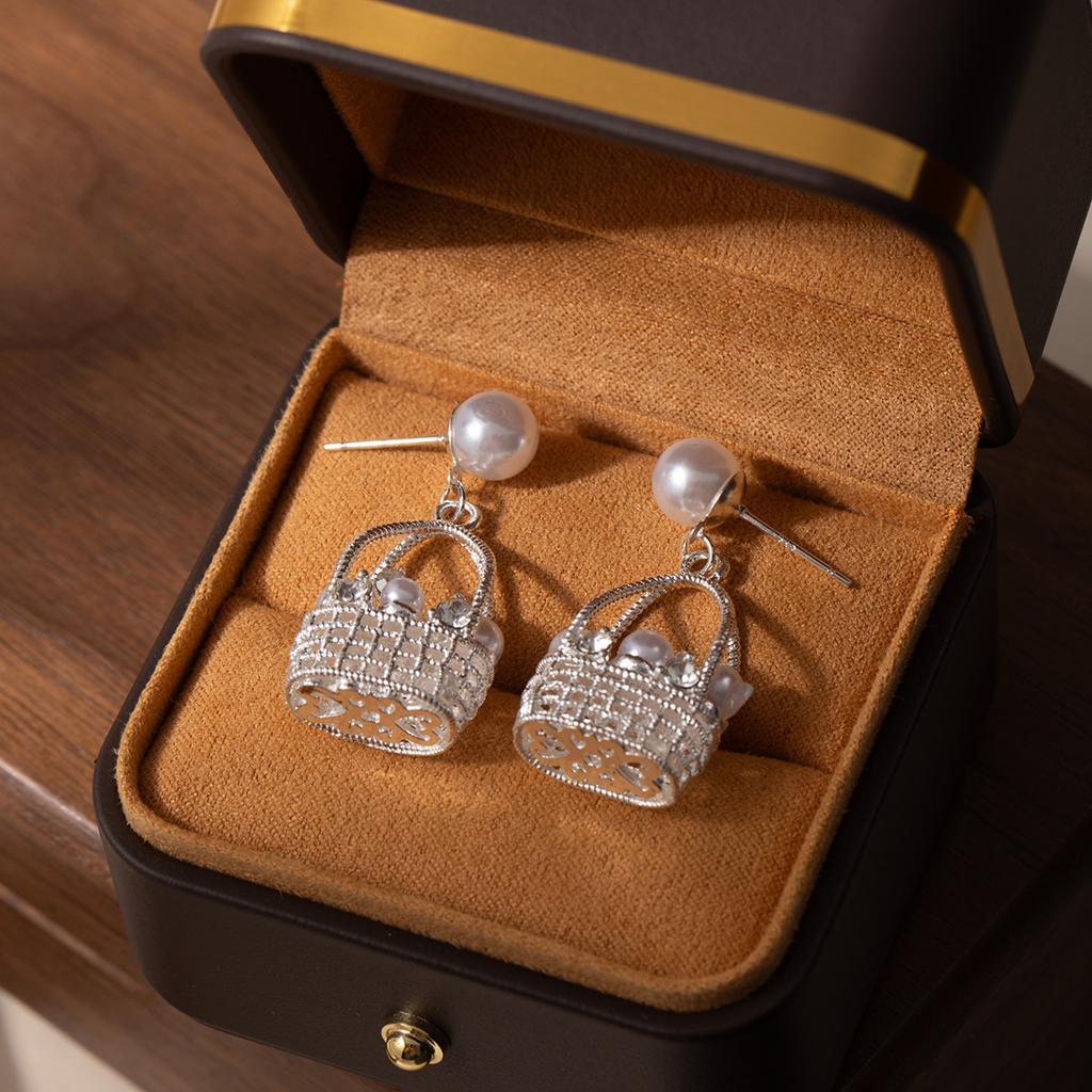 French Retro Three-Dimensional Woven Basket With Diamonds, Pearl Earrings, Light Luxury, High-End Niche Design Earrings.