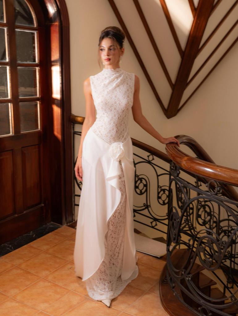 Elegant White Floral Lace Sleeveless Evening Gown