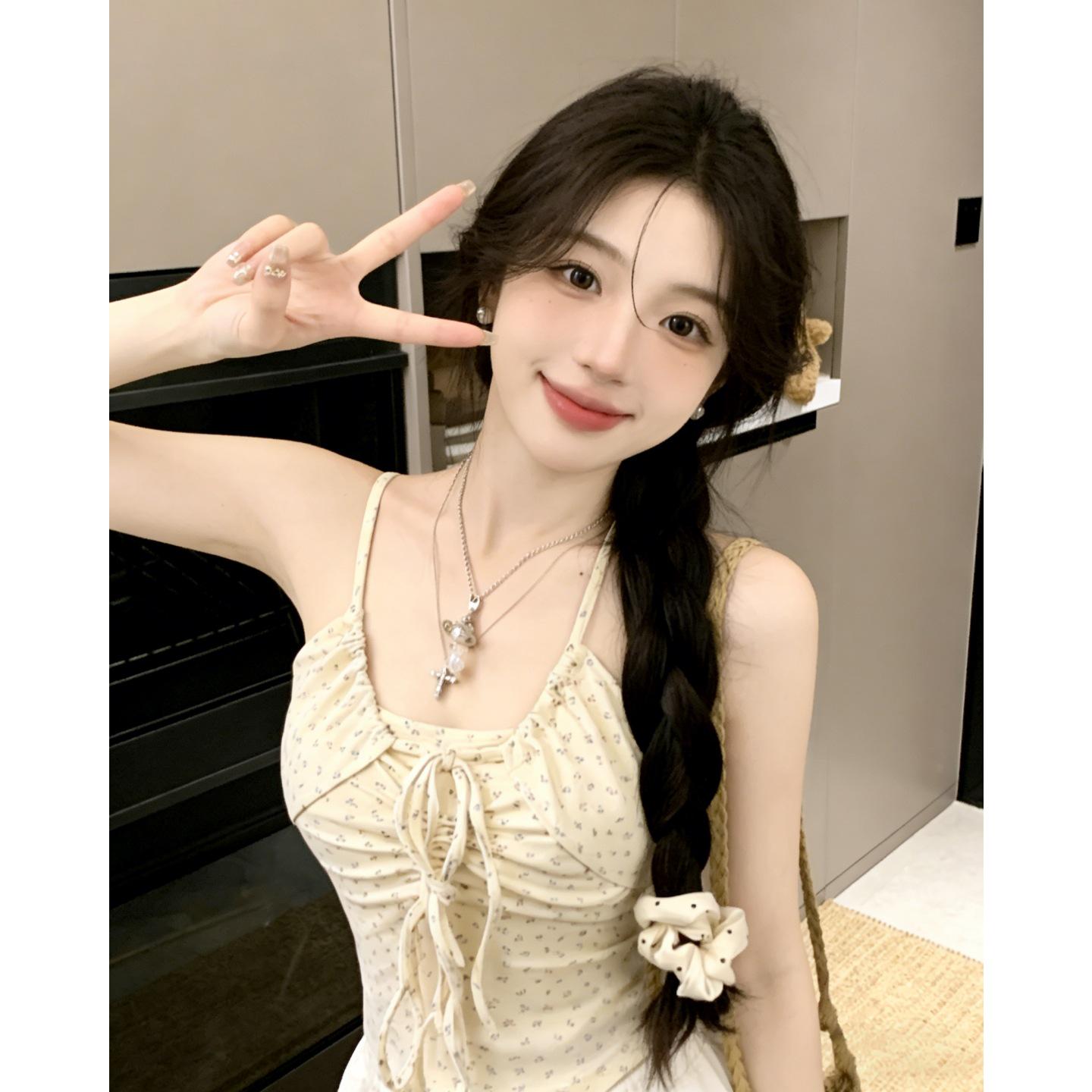 2026 Women s Floral Halter Camisole: Sleek Sleeveless Design with Lace-Up Detail Small