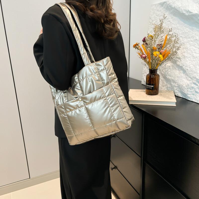 Tote Fashionable Winter Bag For Women With Simple Design And Soft Fabric For Use Everyday