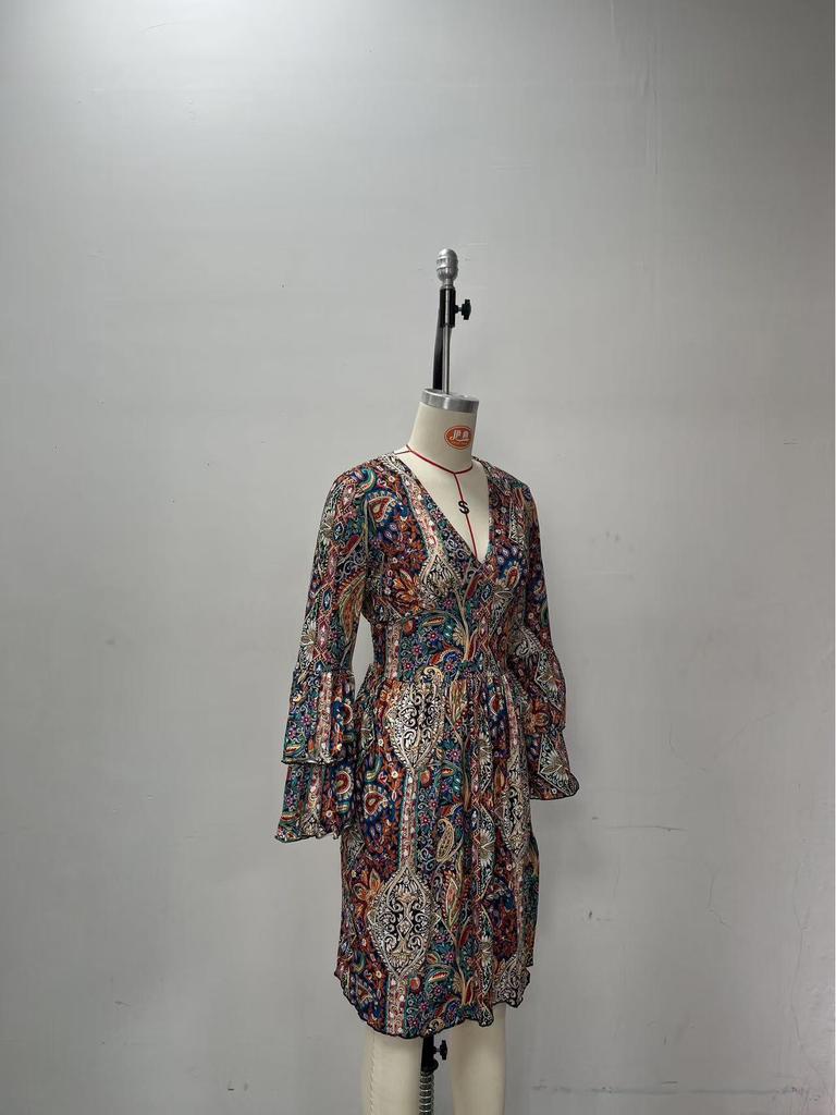 2024 Elegant Paisley V-Neck Flare Sleeve Dress for Women - Autumn/Winter Collection.