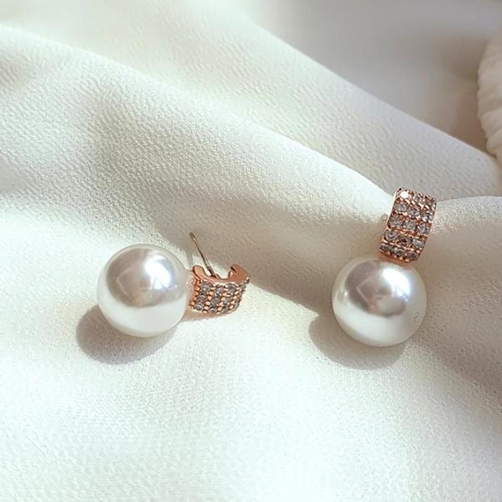 Women's Round Table Pearl Earrings (Elegant Line)
