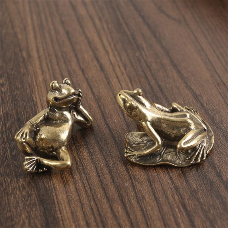 Carving Brass Frogs Miniature Statue Solid Design Decorative Accent Fengshuis Animal Figurine For Desk Shelf Living Room
