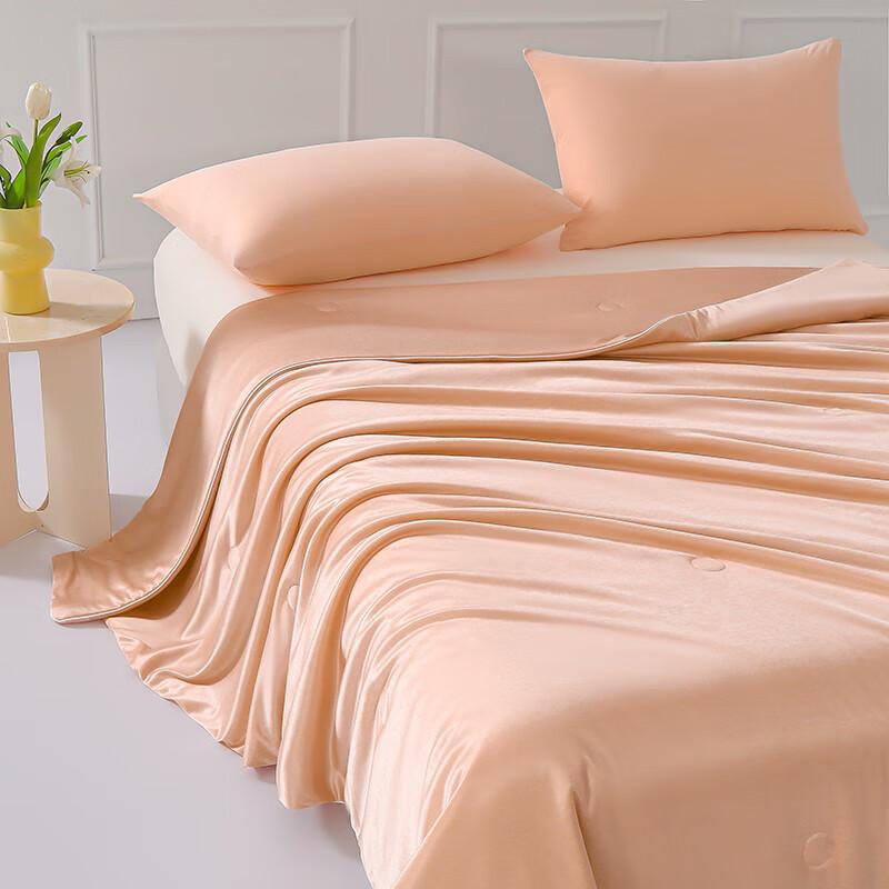 Fang Wang Silk-Feel Cooling Duvet