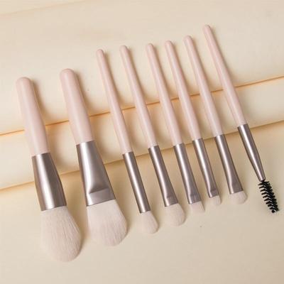 Prenosná 8-dielna sada štetcov na make-up pre korektor a podkladovú bázu - Obsahuje nástroje na očné tiene