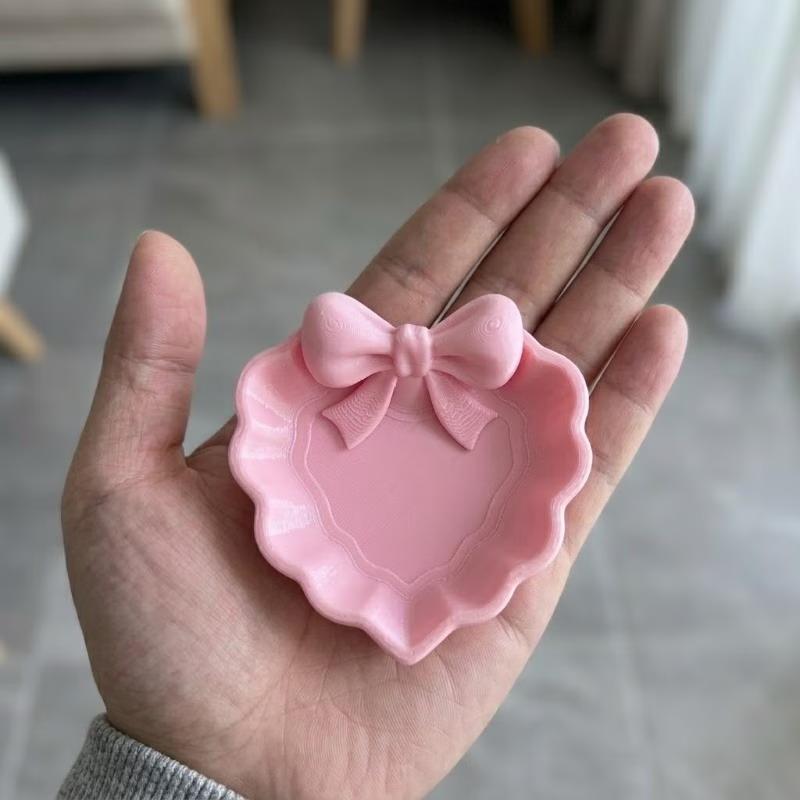Herzförmige 3D-gedruckte Schmuckschale mit rosa Schleife, Elegante Dekoration für Tisch, Waschbecken & Schreibtisch, Perfekt für die Schmuckaufbewahrung