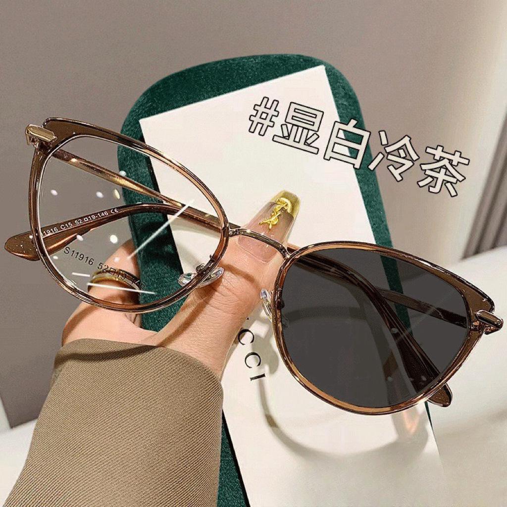 High-Definition Photochromic Cat Eye Glasses: Fashionable Anti-Blue Light, Versatile Eye Protection for Myopia