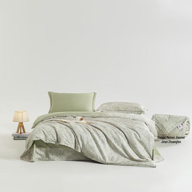 

Muji 100-Count Cotton Mulberry Silk All-Season Quilt