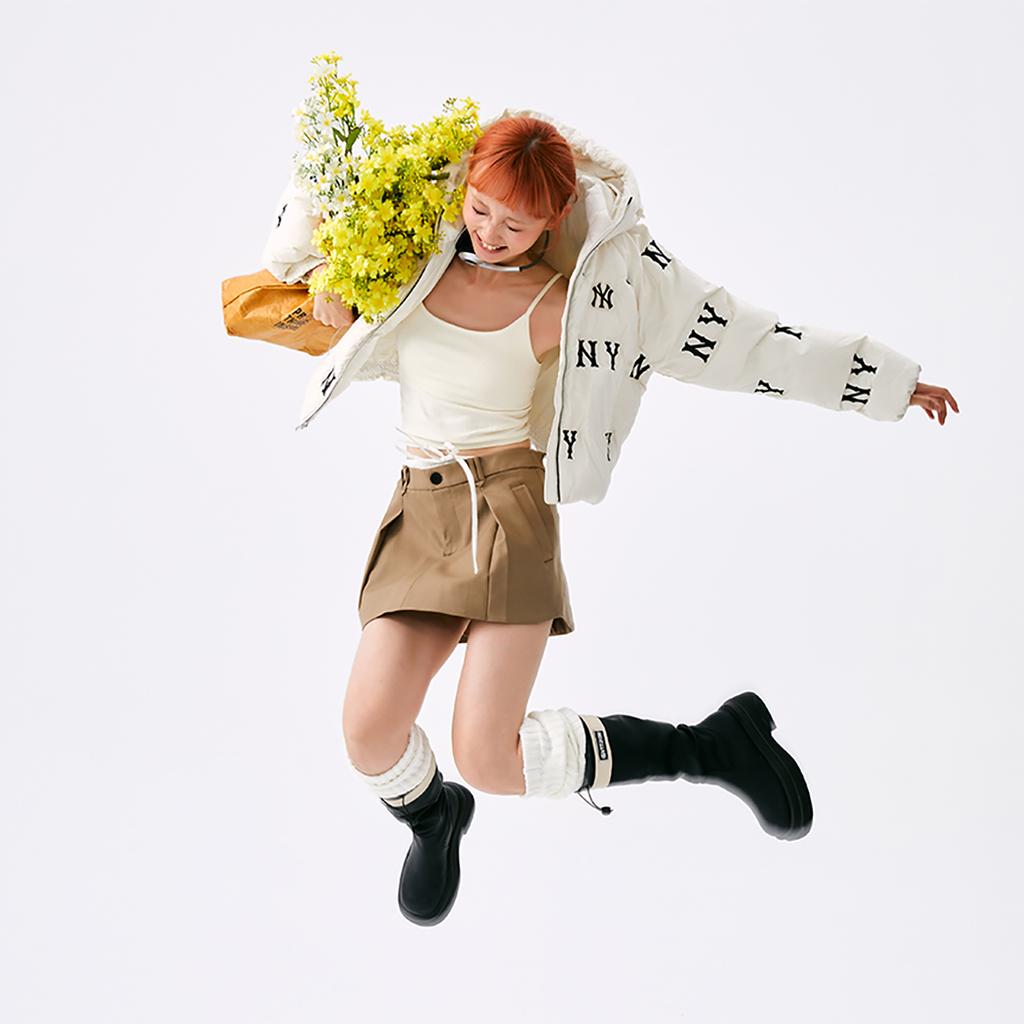 New MLB New York Yankees FW24 Down Jacket Women's Dark Cream 3FDJG1046-50CRD