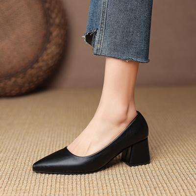 Neue Mode Frühling Herbst Französischer Stil Schwarz Hohe Absätze Damen Grober Absatz Frische Nude-Farbe Professionelle Spitze Zehen Einzelne Schuhe