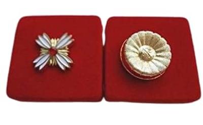 Set of 2 Gold Pin Badges with Sunflower for and Cosplay Pouch, Design, Prosecutors, Lawyers,
