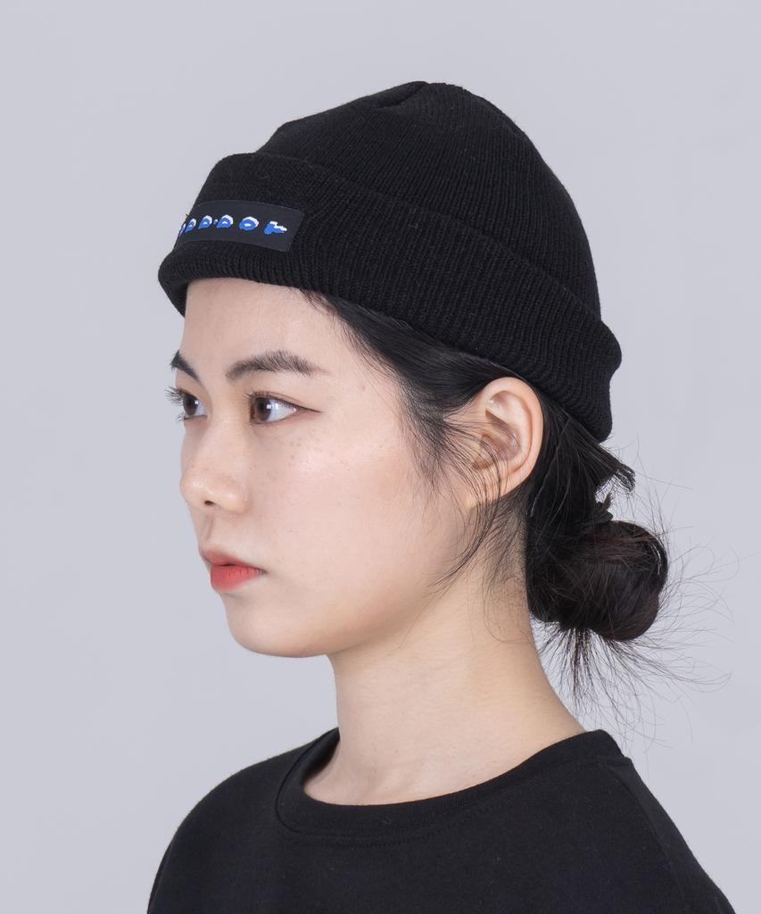 ODD DOT Horizontal Label Point Beanie_Black