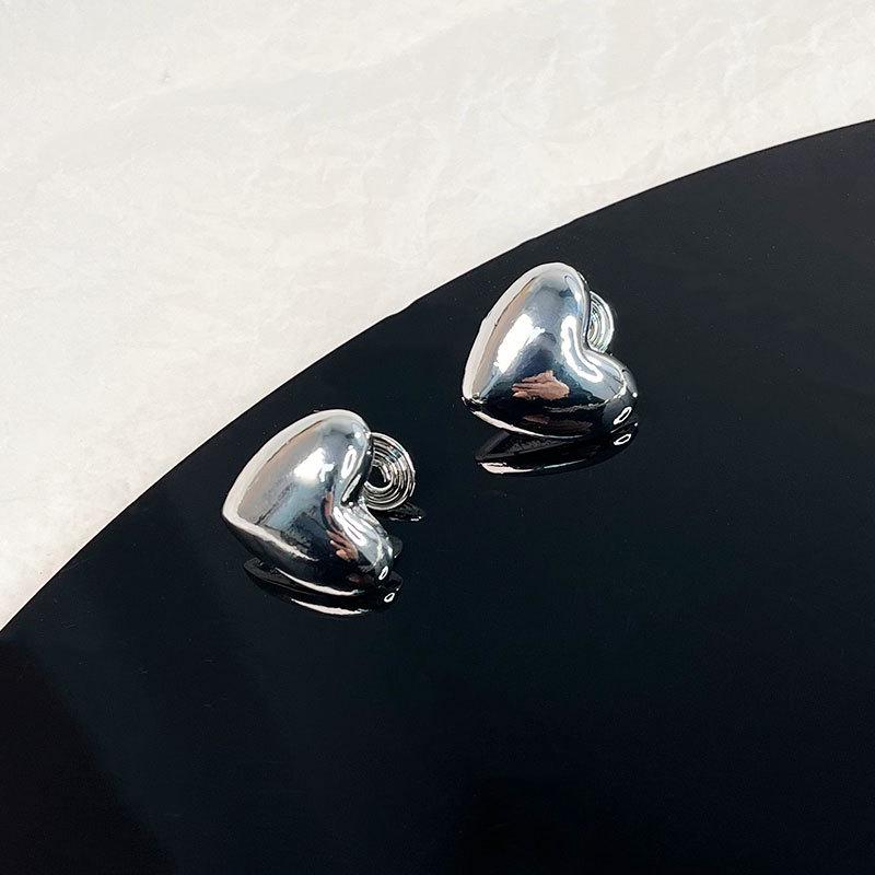 Korean Style Retro Pearl Ear Clip for Women - Mosquito Coil Holder, No Piercing, High-End, Fashionable and Versatile Luxury Earrings