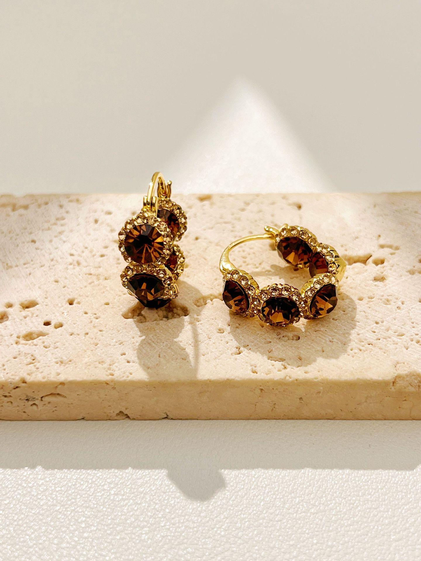 High-end Artificial Crystal Electroplated Brass Ear Buckles Are Elegant, Light Luxury and Niche Design Accessories
