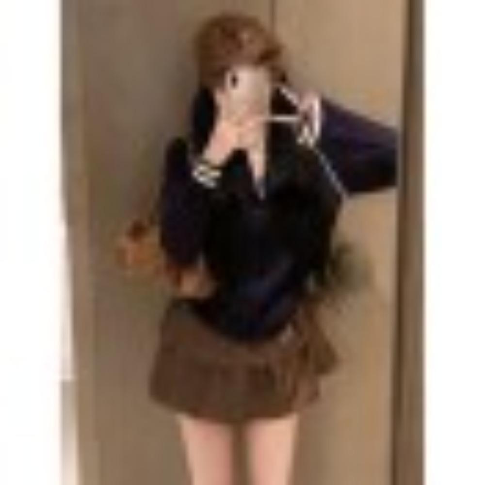 A Fashionable, Casual and Trendy Cardigan with A Contrasting Color Zipper and A Small Stand-up Collar