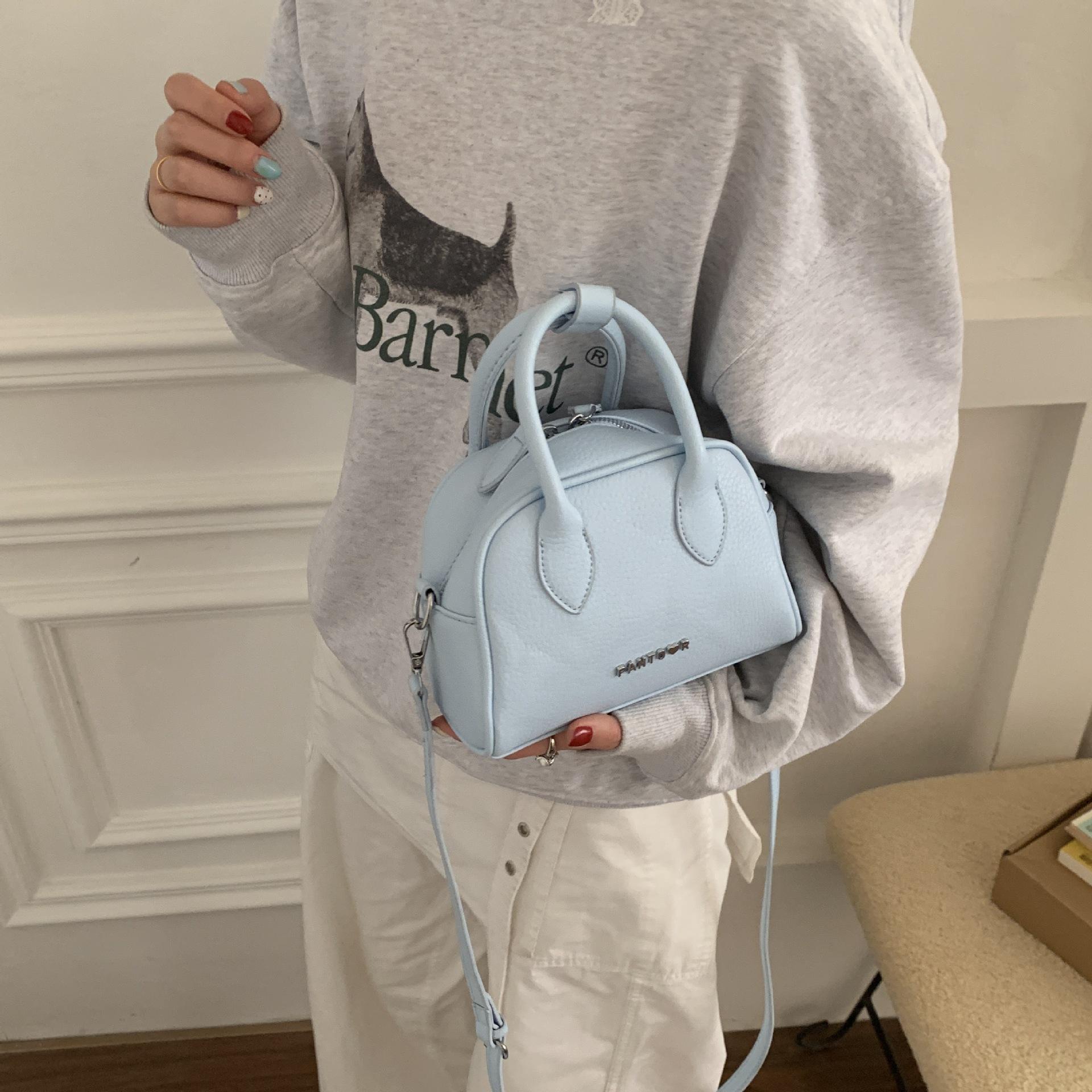 

Spring fashion handbag small bag women s 2025 new simple small square bag versatile shoulder messenger bag синій