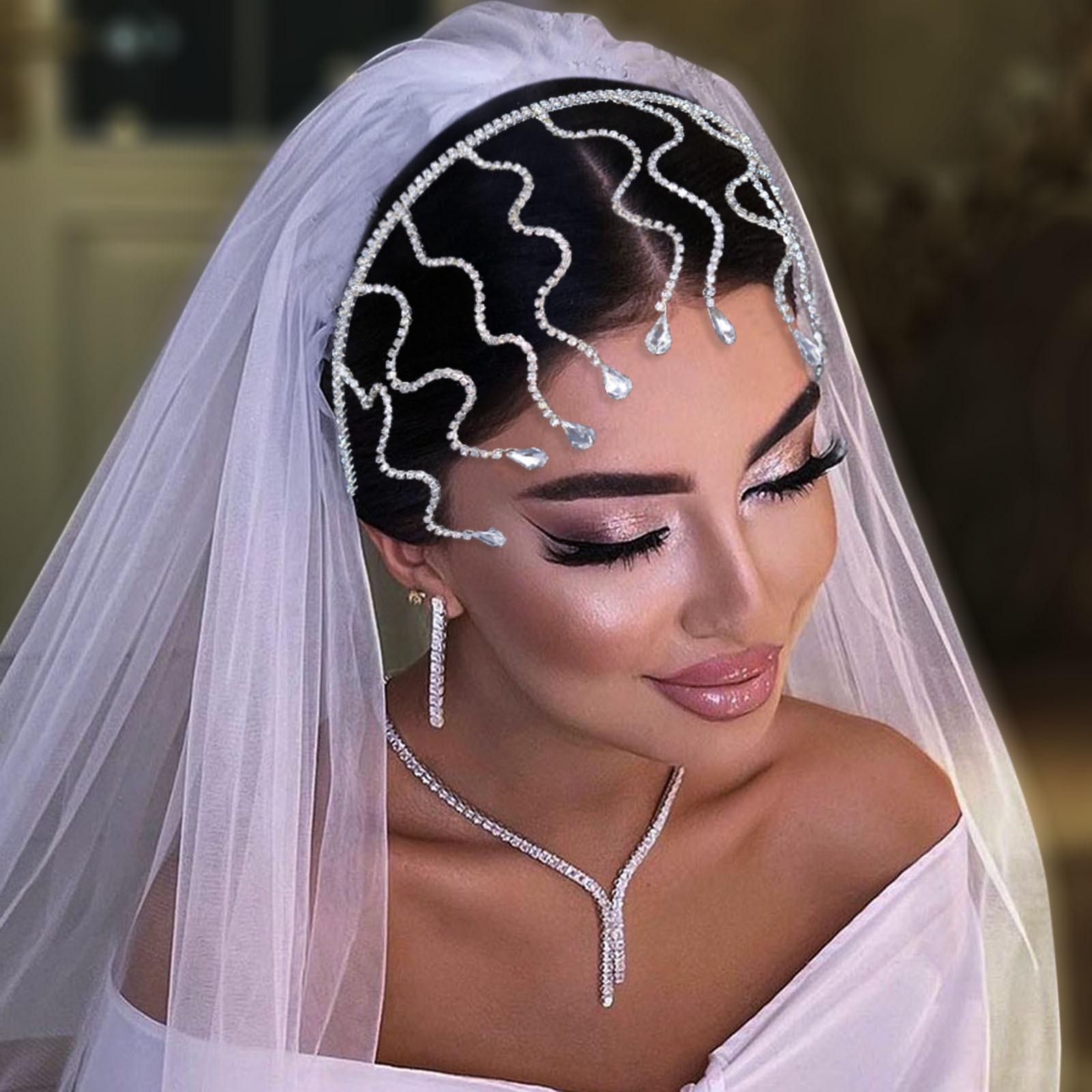 

Handmade Rhinestone Bridal Headband: Elegant Bendable Chain for Weddings & Evenings золотий