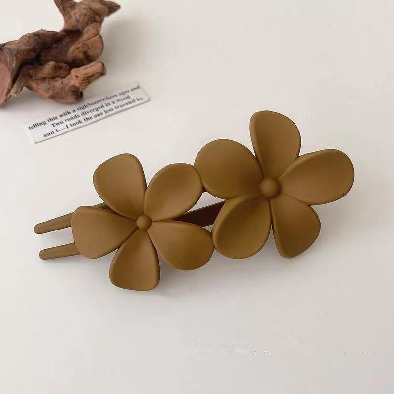 High-End Matte Flower Duckbill Hair Clip for Elegant Updos