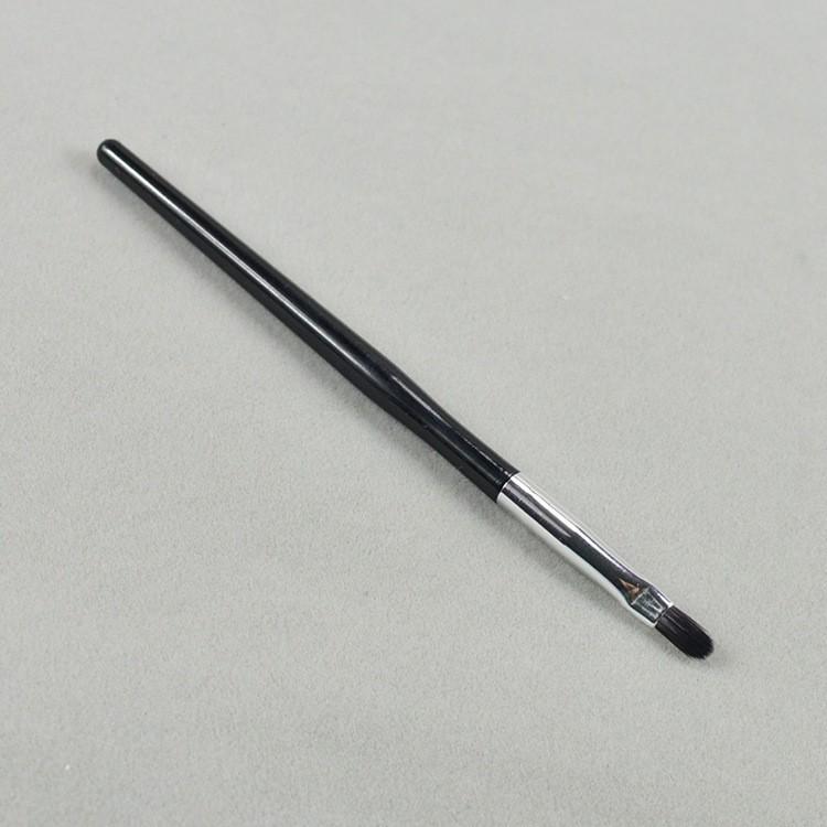 Long Handle Synthetic Fiber Lip Brush with Wooden Handle for Makeup and Concealer
