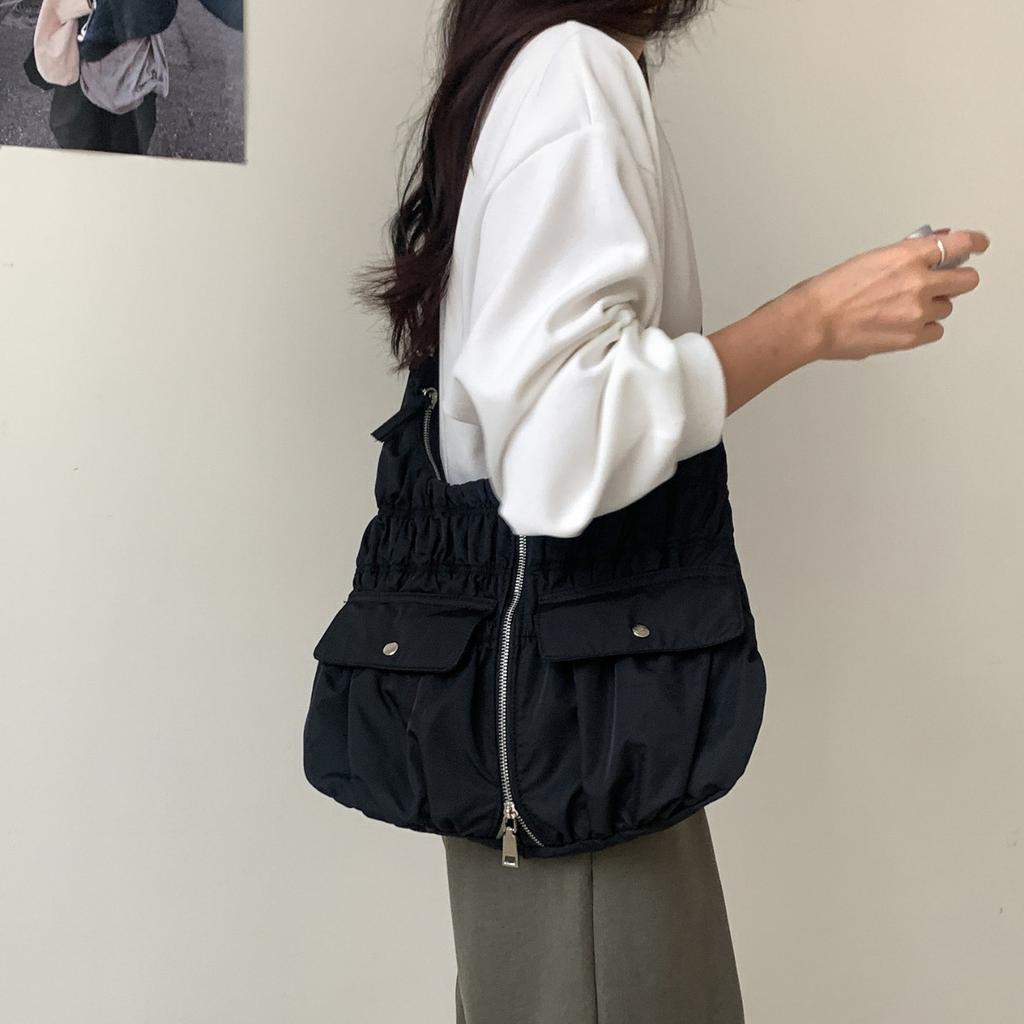 New Korean Pleated Nylon Armpit Bag with Large Capacity, Women's Waterproof Commuting Shoulder Bag