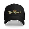 One Piece Apresentando Liverpool em Letras Douradas com uma Coroa Perfeito para Treinos Corrida Ou Como um Boné de Basebol