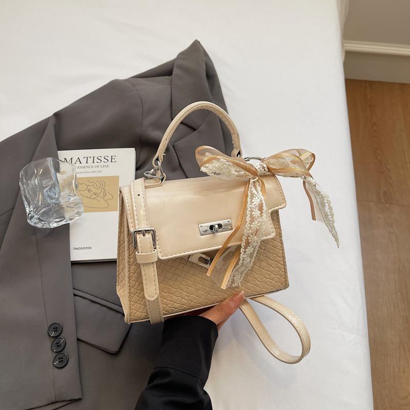Small bag women's new niche fashion shoulder messenger bag casual portable small square bag