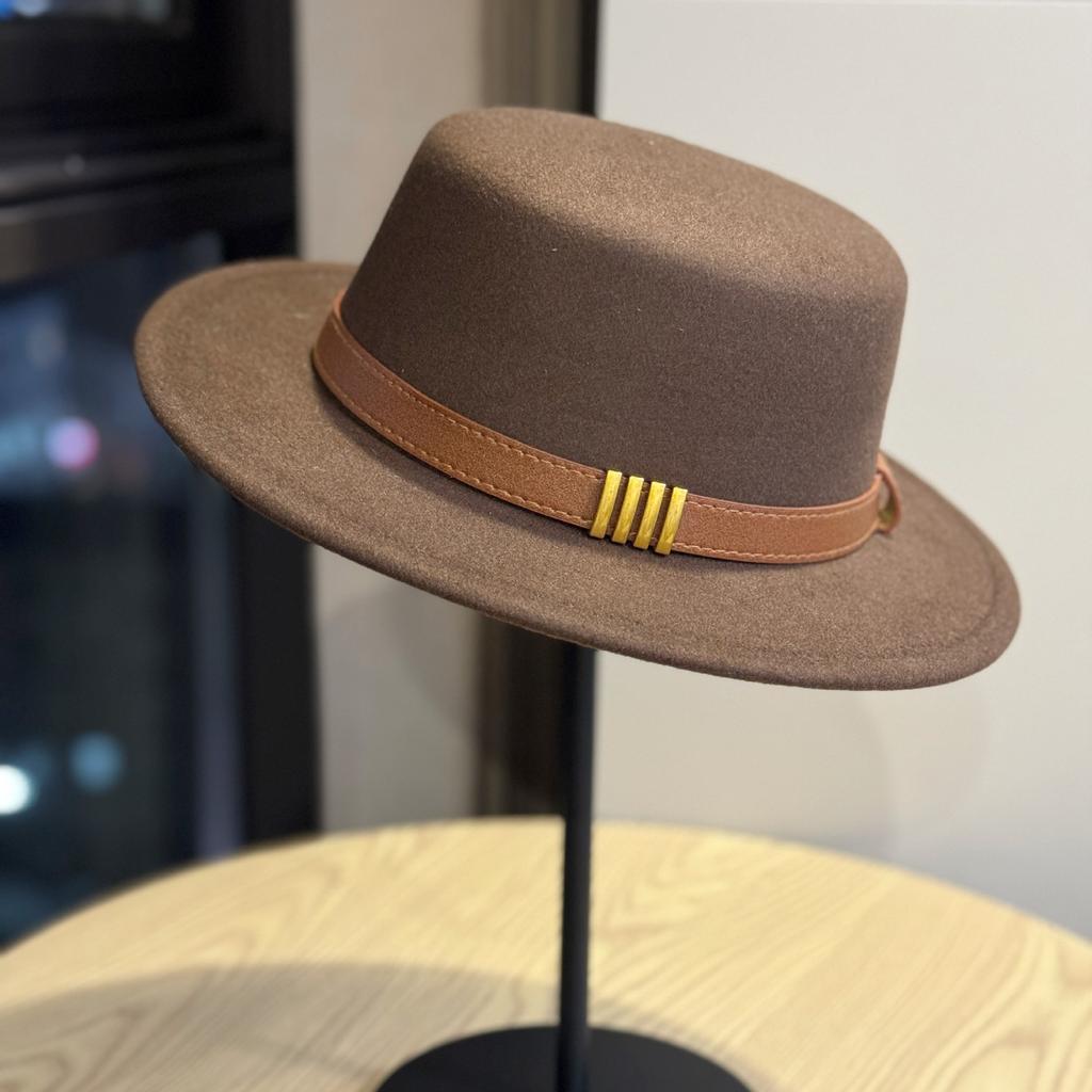 Hepburn Style French Belt Decorated Woolen Flat Top Hat for Women Autumn and Winter British Socialite Retro All Match Jazz Hat